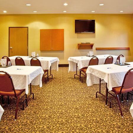 Holiday Inn Express Hotel & Suites Sheldon By Ihg Exterior foto