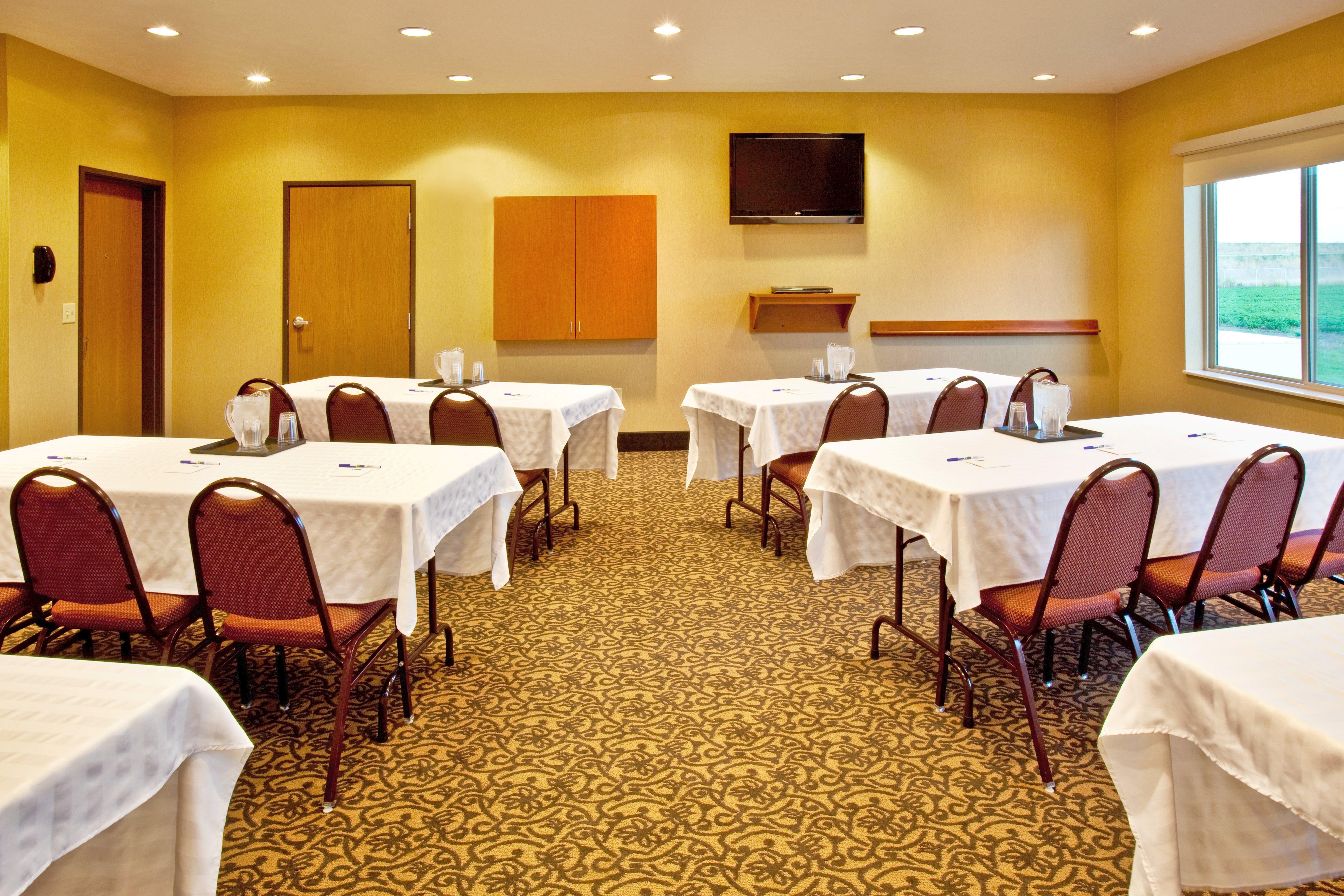 Holiday Inn Express Hotel & Suites Sheldon By Ihg Exterior foto