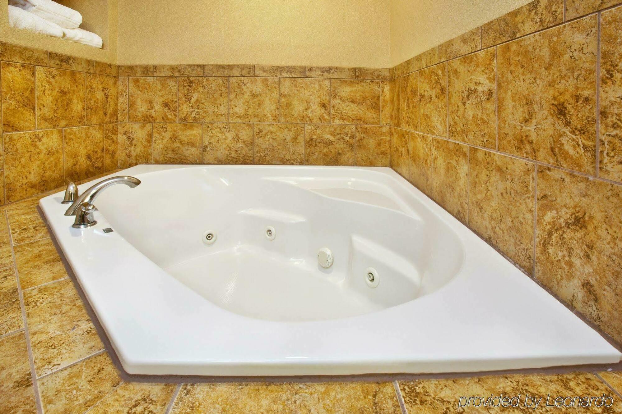 Holiday Inn Express Hotel & Suites Sheldon By Ihg Zimmer foto